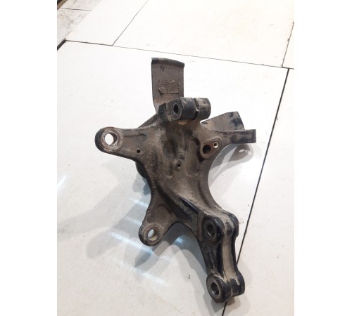 Поворотный кулак (передний, правый)