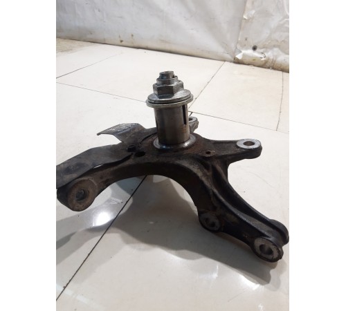 Поворотный кулак (передний, правый)