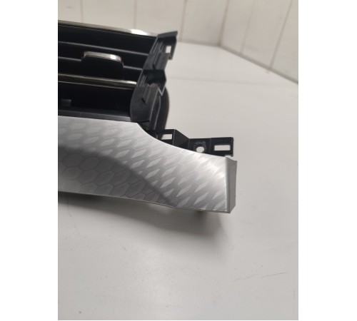 Дефлектор воздушный левый