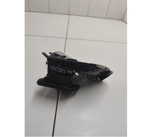 Дефлектор воздушный левый