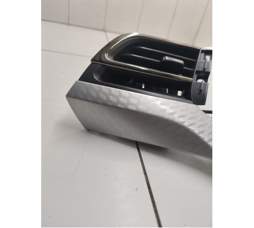 Дефлектор воздушный левый