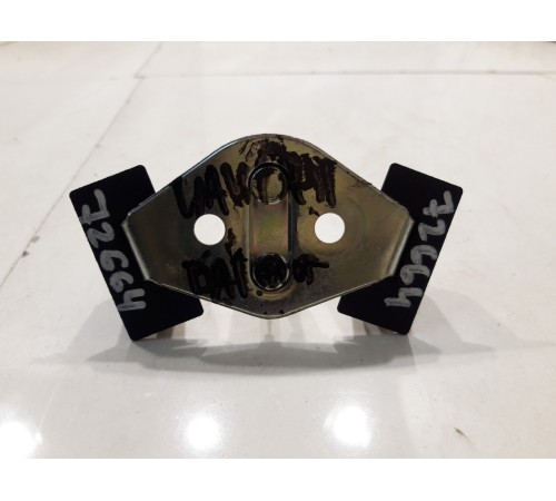 Петля багажника