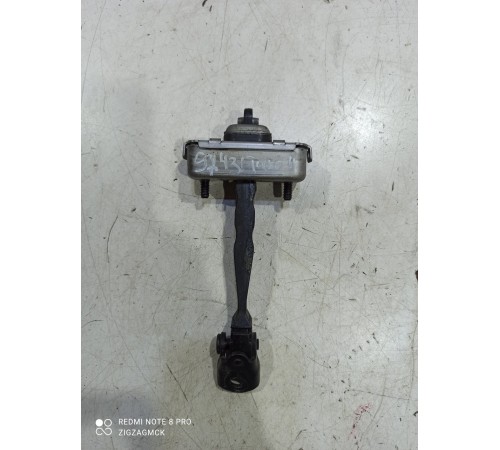 Ограничитель двери(передний левый)