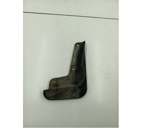 Брызговик передний правый