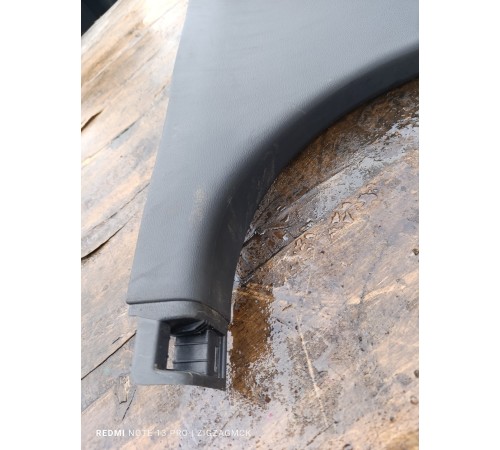 Накладка центральной стойки левая нижняя