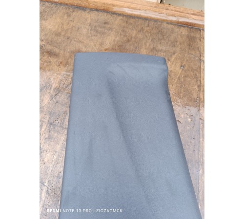 Накладка центральной стойки левая нижняя