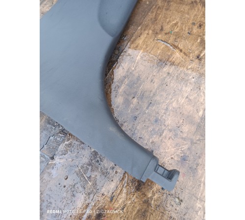 Накладка центральной стойки левая нижняя