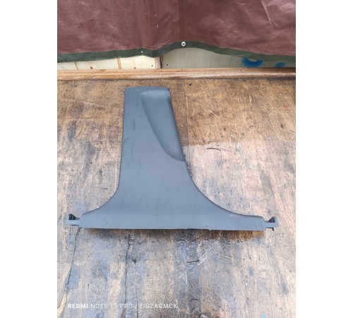Накладка центральной стойки левая нижняя