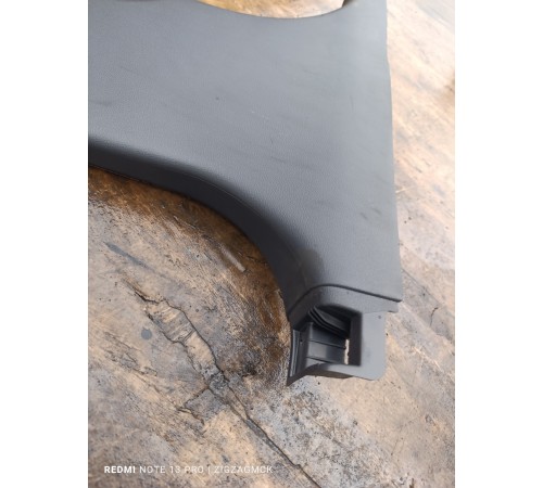 Накладка центральной стойки левая нижняя