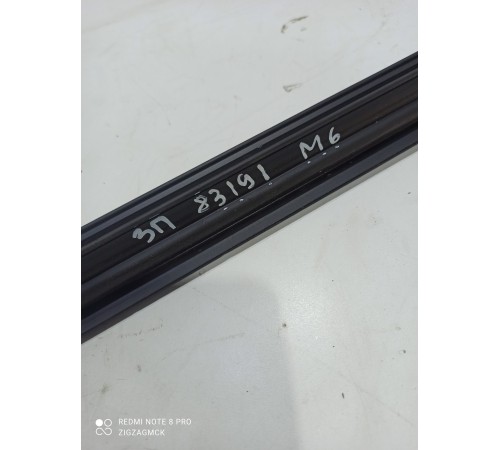 Уплотнитель стекла задний правый