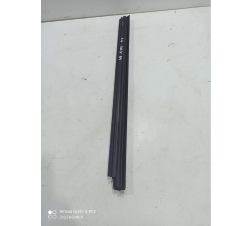 Уплотнитель стекла задний правый