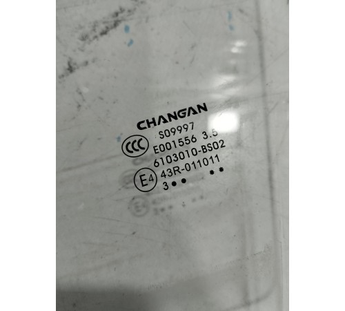 Стекло двери переднее левое