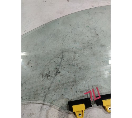 Стекло двери переднее левое