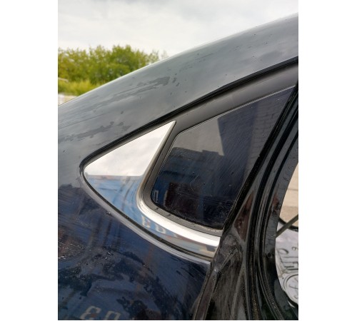 Глухое стекло заднее правое