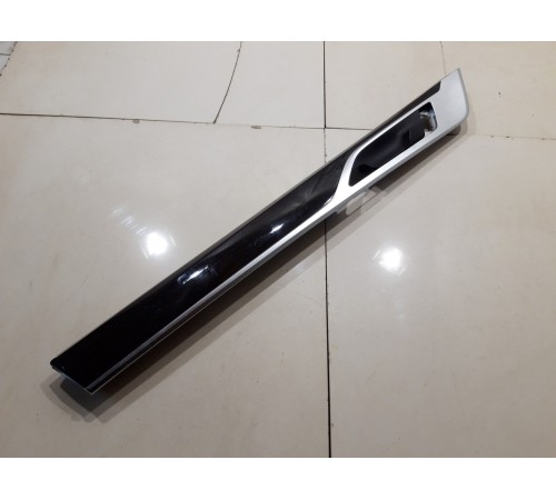 Накладка обшивки двери декоративная(передняя левая)