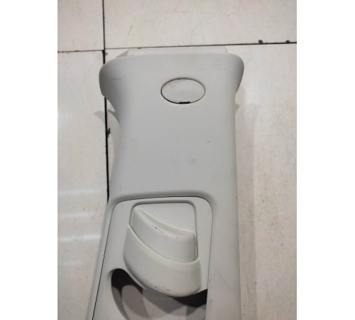 Обшивка центральной стойки (правая, верхняя)