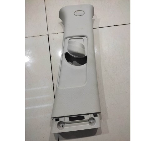 Обшивка центральной стойки (правая, верхняя)