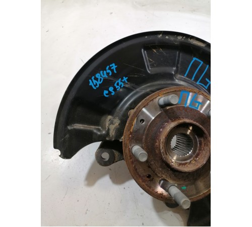 Кулак поворотный передний левый