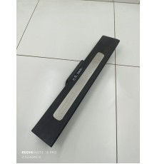 Накладка порога передняя левая