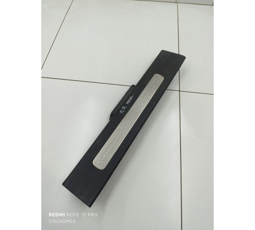 Накладка порога передняя левая