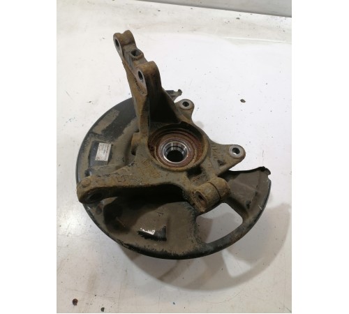 Кулак поворотный передний левый