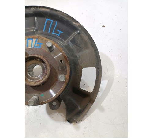 Кулак поворотный передний левый