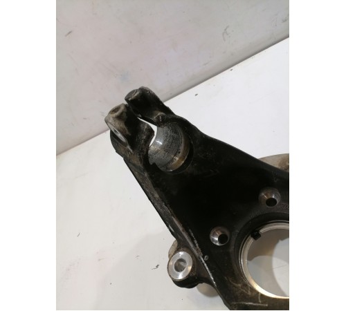 Кулак поворотный передний правый