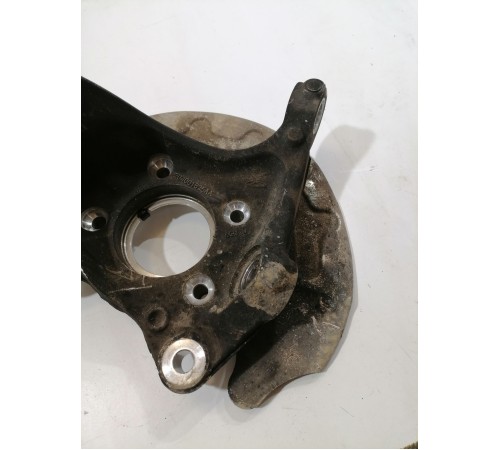 Кулак поворотный передний правый