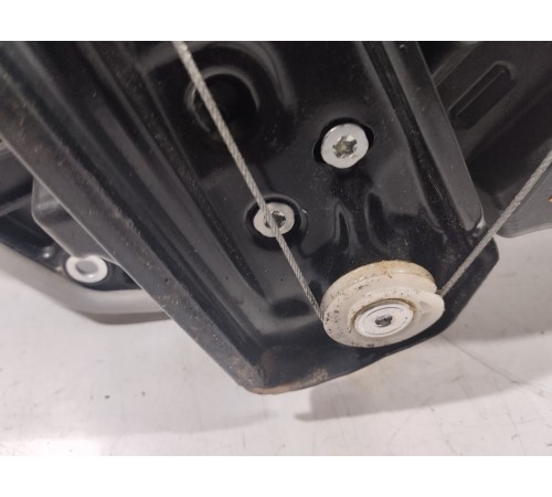 Стеклоподъемник (передний правый)