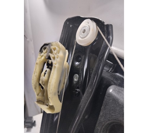 Стеклоподъемник (передний правый)