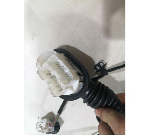 Электропроводка двери передняя левая