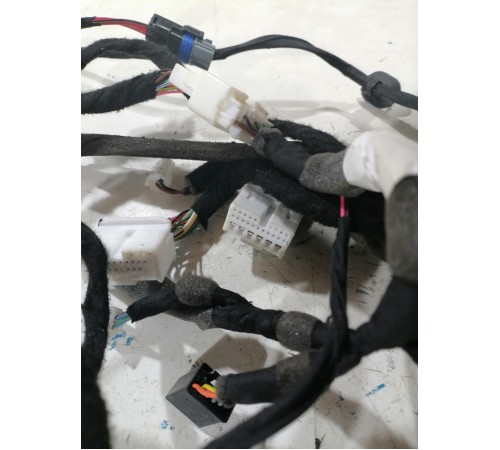 Электропроводка двери передняя левая