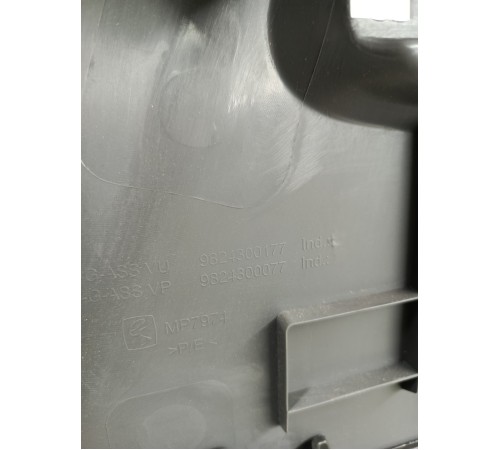 Обшивка двери передняя левая