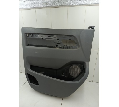 Обшивка двери передняя левая