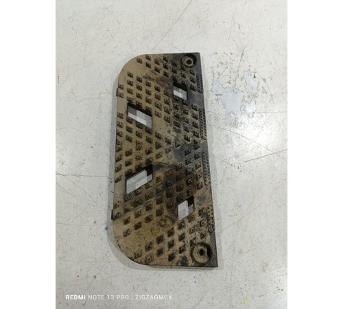 Накладка ступени подножки кабины левая