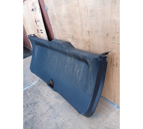 Обшивка крышки багажника