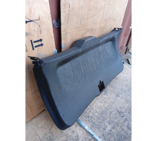 Обшивка крышки багажника