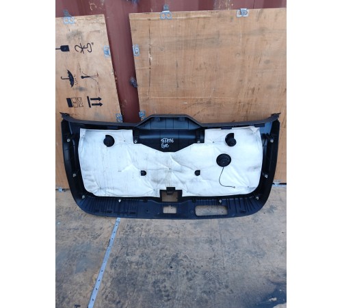 Обшивка крышки багажника