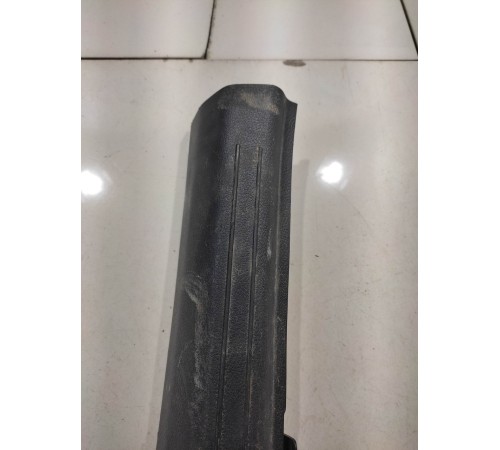 Накладка порога (передняя правая)