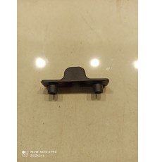 Крепление крючка(фиксатора) пола багажника