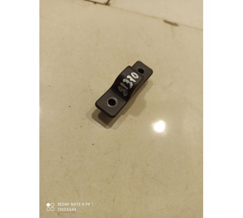 Крепление крючка(фиксатора) пола багажника