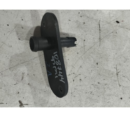 Кронштейн(крепление) отбойника крышки багажника левый