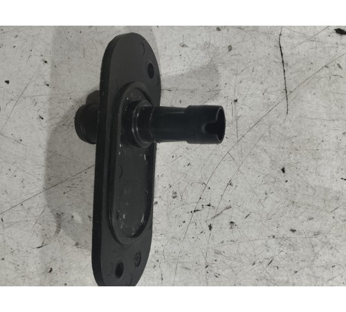 Кронштейн(крепление) отбойника крышки багажника левый