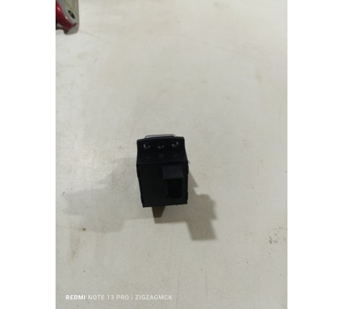 Кнопка стояночного тормоза