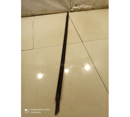 Уплотнитель стекла (передний, левый, внешний)