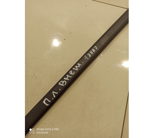 Уплотнитель стекла (передний, левый, внешний)