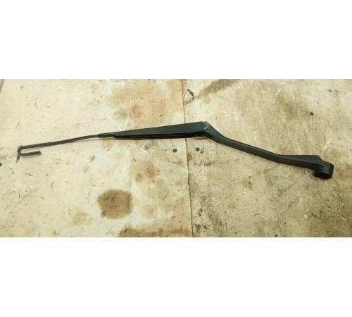 Поводок стеклоочистителя Левый