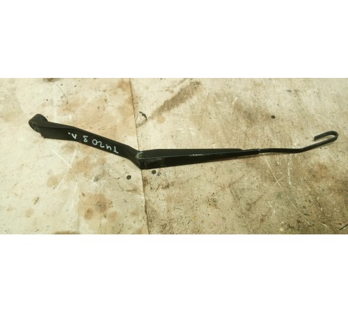 Поводок стеклоочистителя Левый