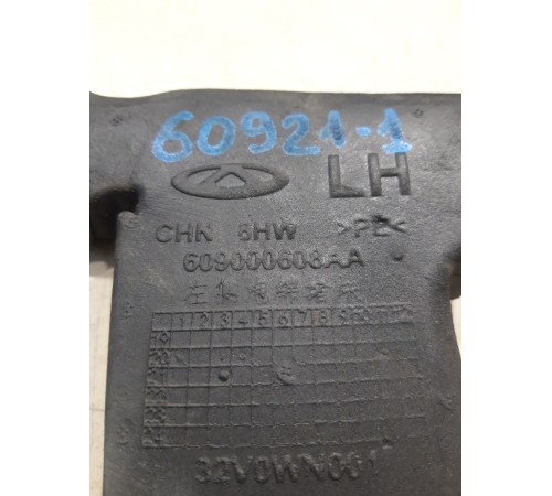 Уплотнитель крыла передний левый