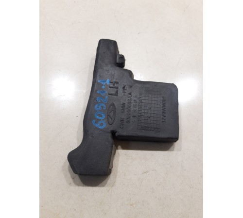 Уплотнитель крыла передний левый